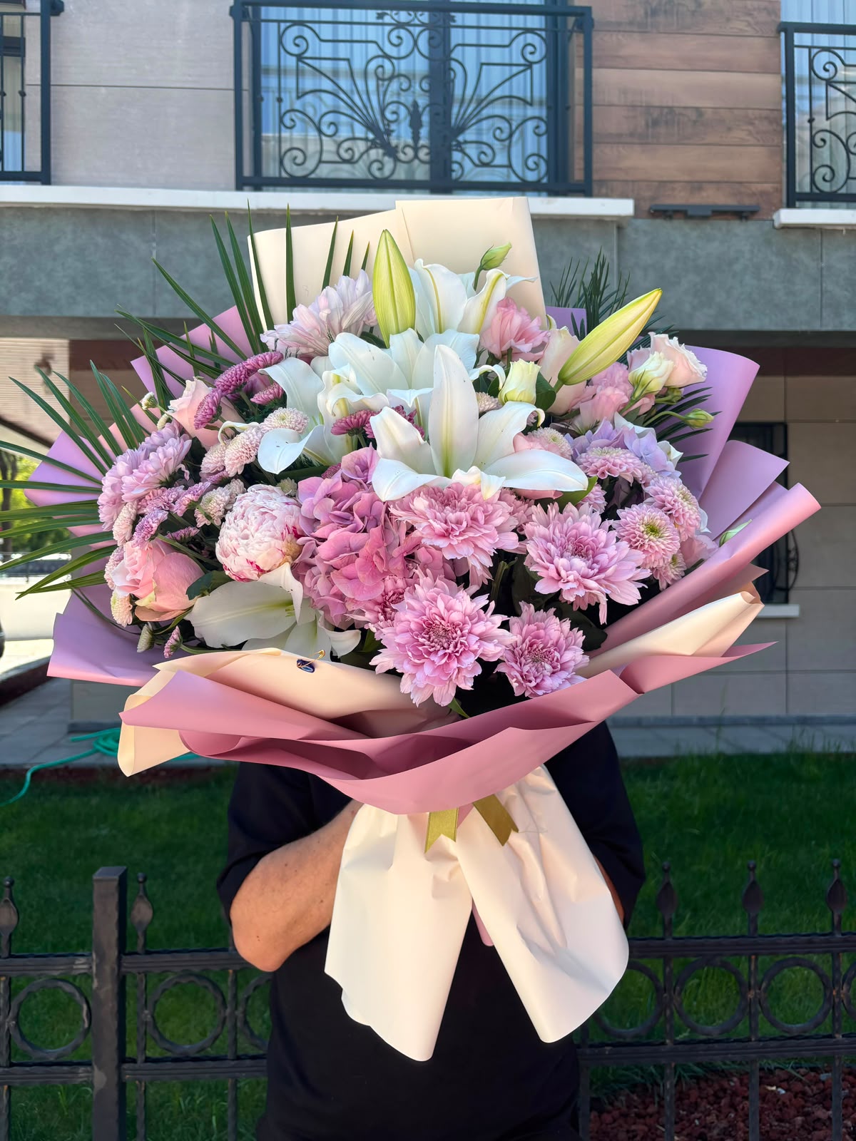 Lilyum-Şakayık-Ortanca Pembe Tonları Buket